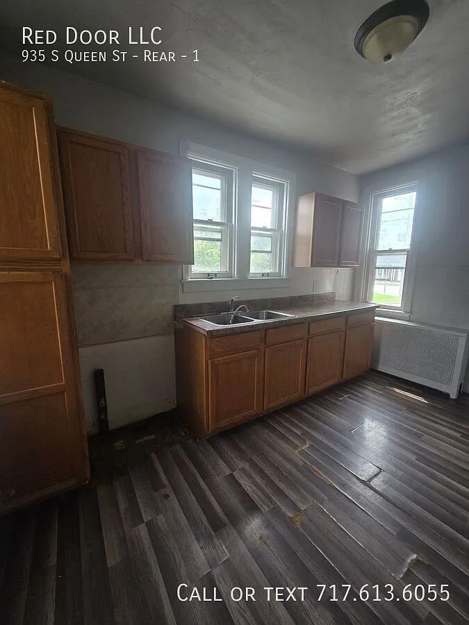 1 Bedroom , 1 Bathroom First Floor Apartment in York! — Photo 4