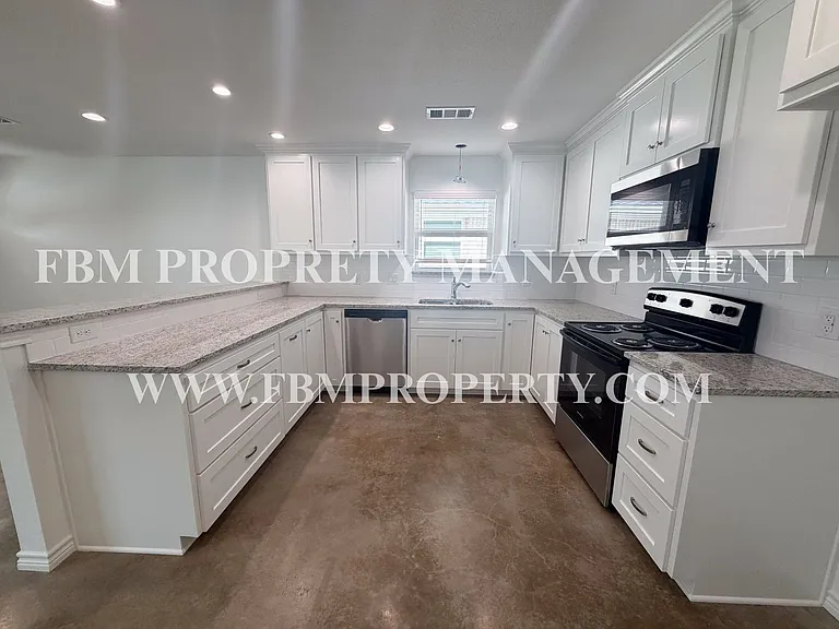 114 E Camden St - Brand New 2 Bedroom, 2 Bathroom Duplex Located in Rice, TX! — Photo 8