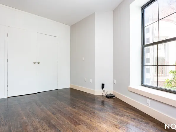 860 Macon Street image 11 of 13