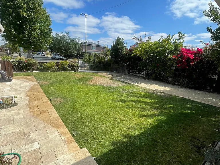 1866 Orange Grove Dr — Photo 11