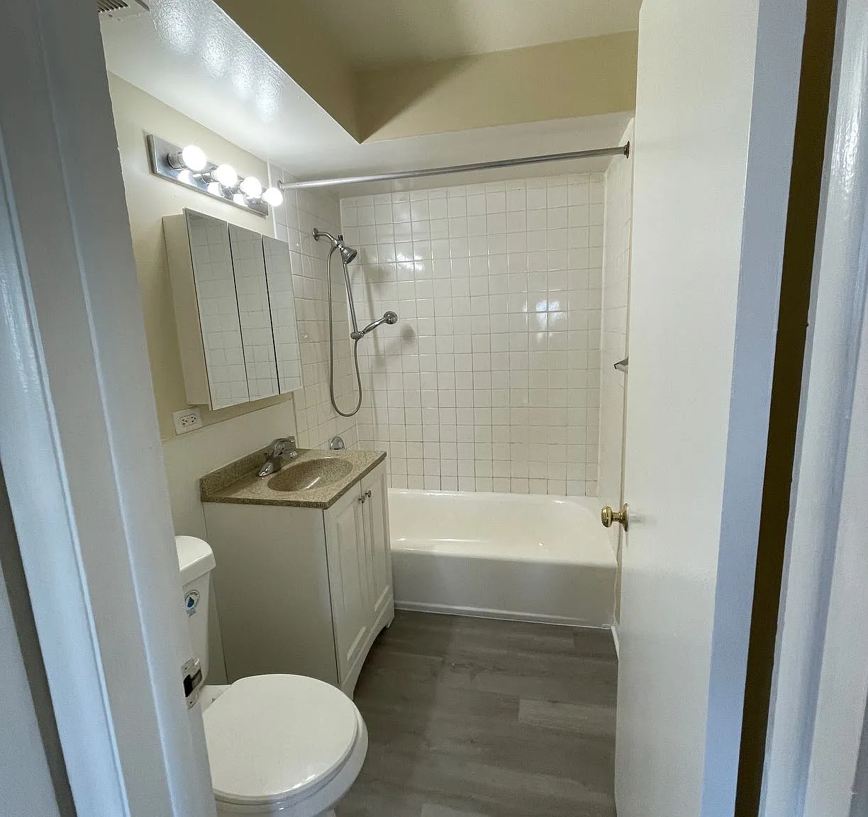 2 bed, 800 sqft, $1,295 — Photo 3