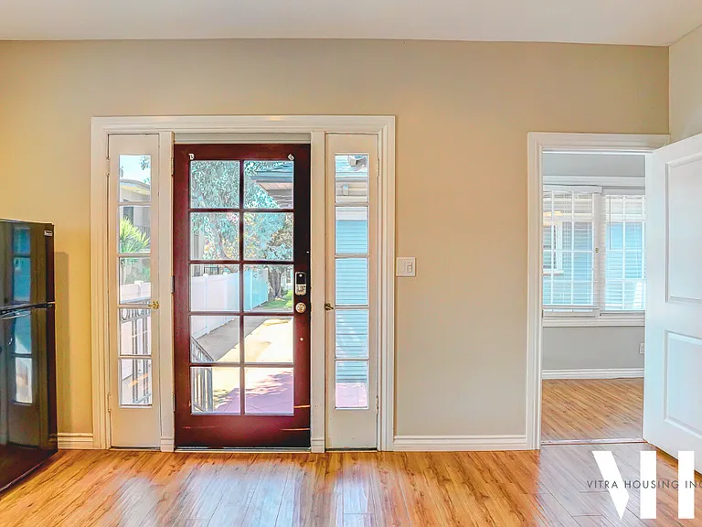 2352 S Portland St — Photo 4