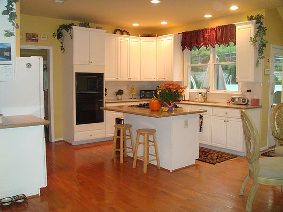 classic white gourmet kitchen with granite and hardwood floors