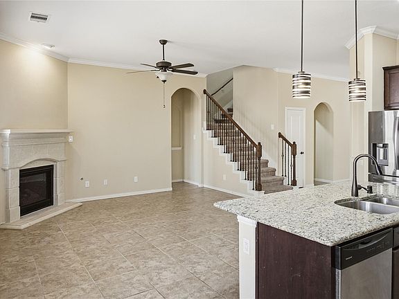 4th image of 2229 Maple Point Dr N