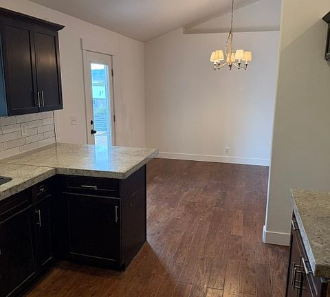 4th image of 379 Utah Dr