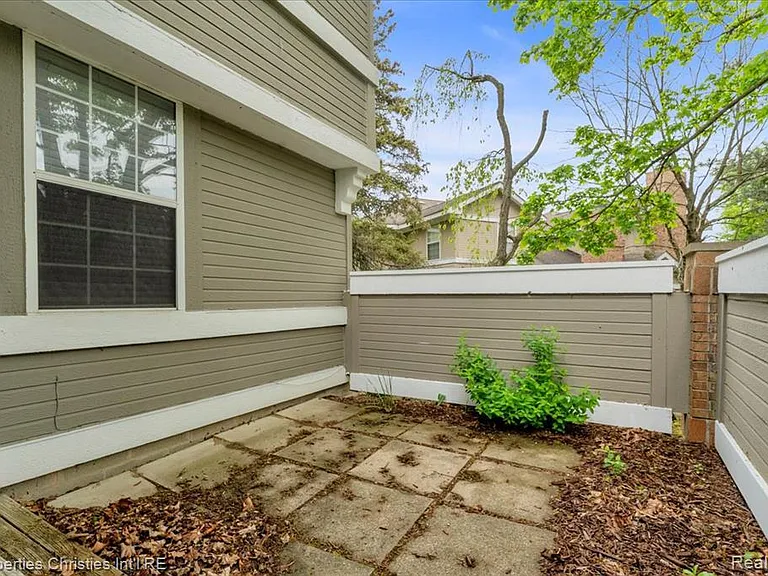 6651 Hearthside Ct — Photo 23