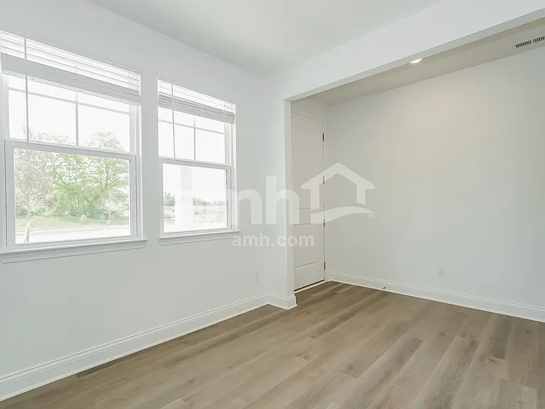 1050 Broyles Xing — Photo 9