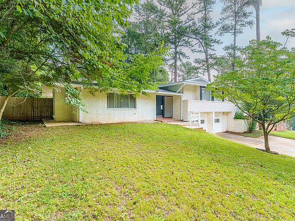 3rd image of 3499 Creekview Cir