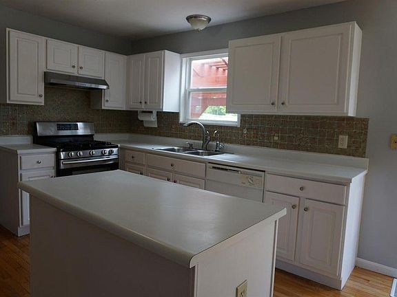 4th image of 7745 Alexandra Dr