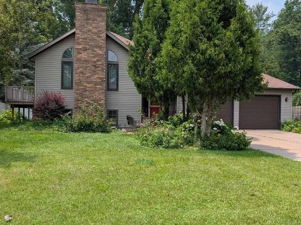 2050 Hilltop Dr, Green Bay, WI 54313