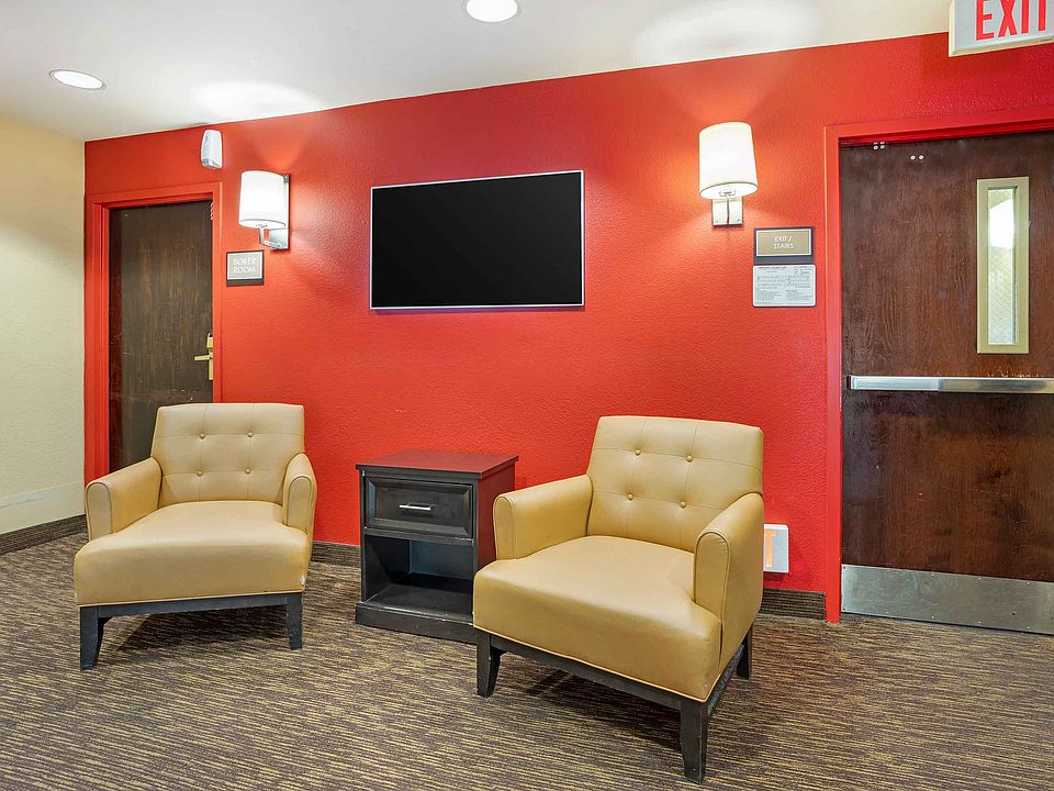 Lobby and Guest Check-in