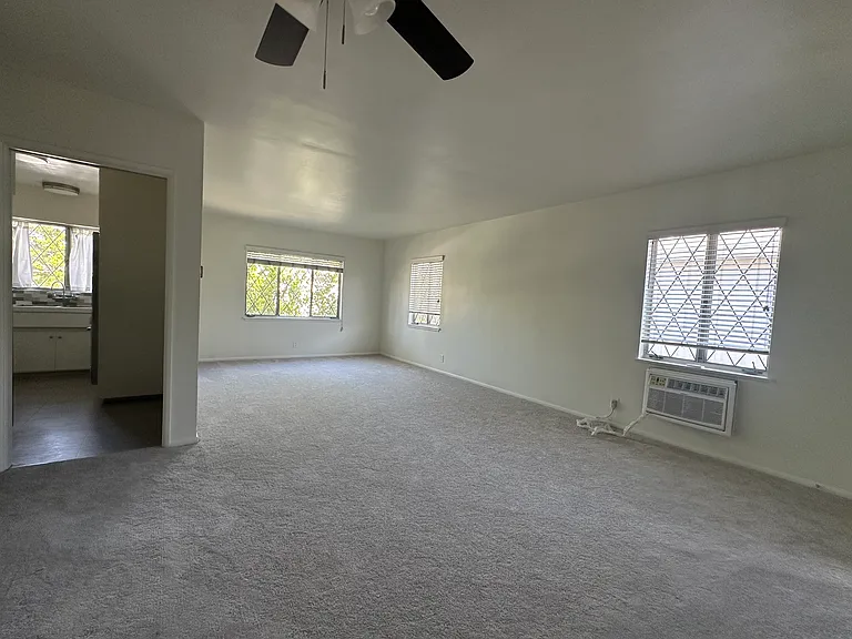 1130 N Louise St — Photo 1