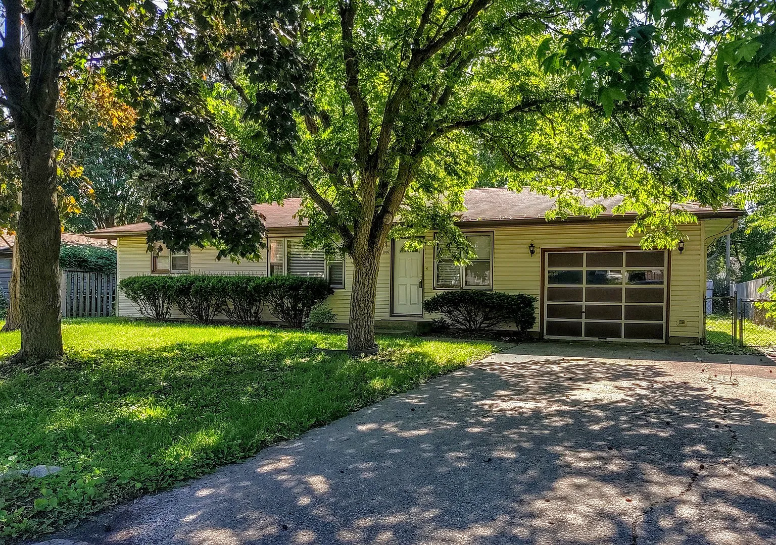 1907 David Dr photo 1
