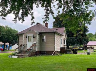822 3rd St N, Saint James, MN 56081