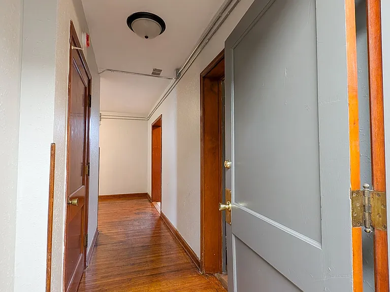 704 Hickory St — Photo 8
