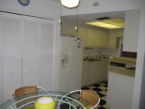 2nd image of 354 Charlemagne Blvd APT E102