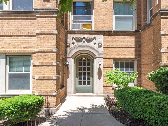 2nd image of 858 Washington Blvd APT 2E