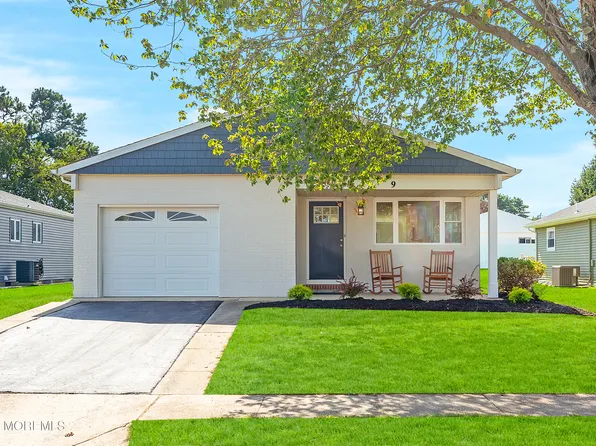 9 Banning Court, Toms River, NJ 08757