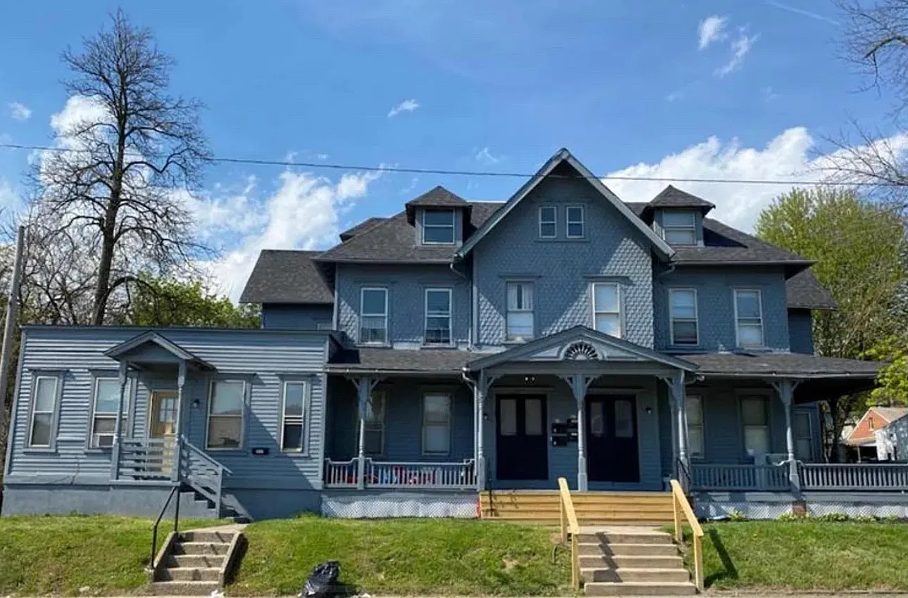 521 E Chestnut St — Photo 1