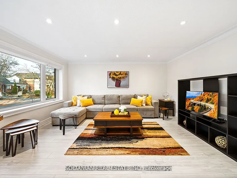 71 Centre Ave #MAIN FLOOR — Photo 4