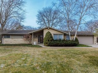 7889 N Mohawk Rd, Fox Pt, WI 53217