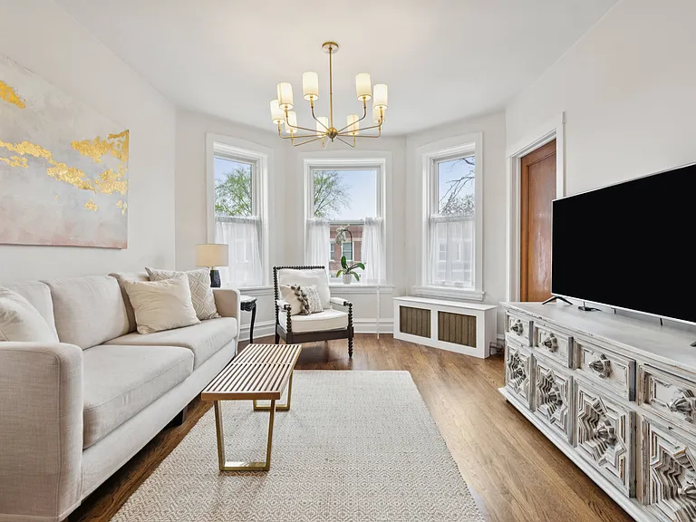 3541 N Oakley Ave #2 — Photo 3