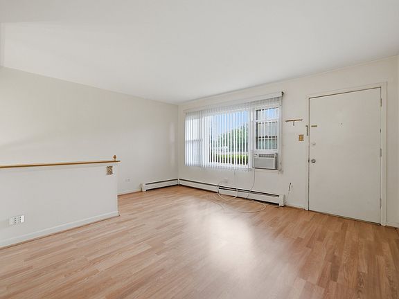 4th image of 15 King Arthur Ct APT 7