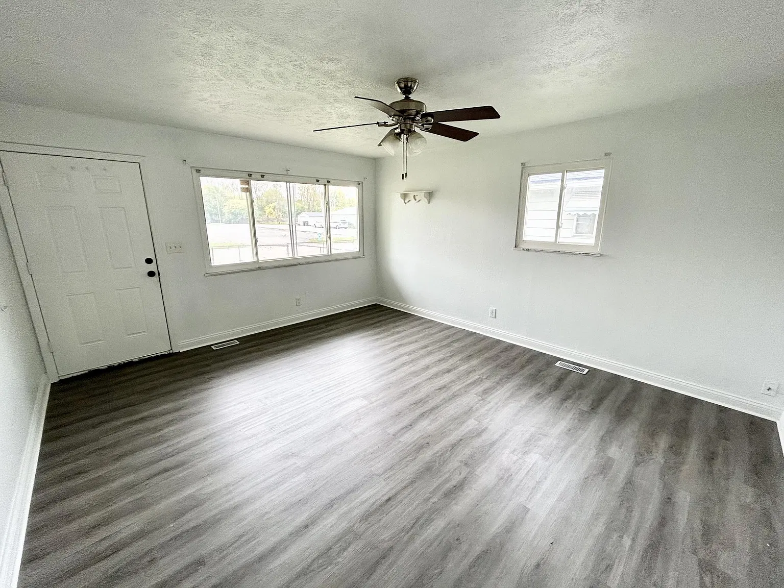 4306 Hoyt Ave — Photo 4