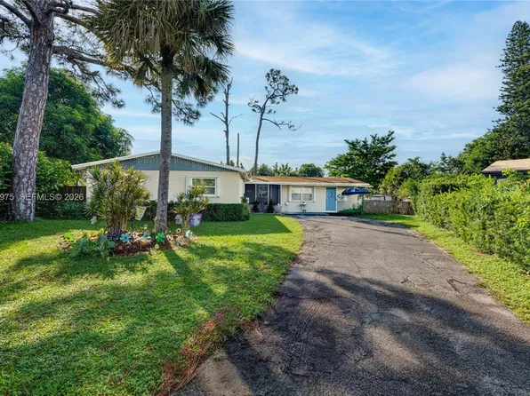 851 Caroline Cir, West Palm Beach, FL 33413