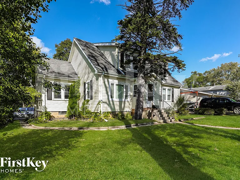 14 E Willow Dr — Photo 1