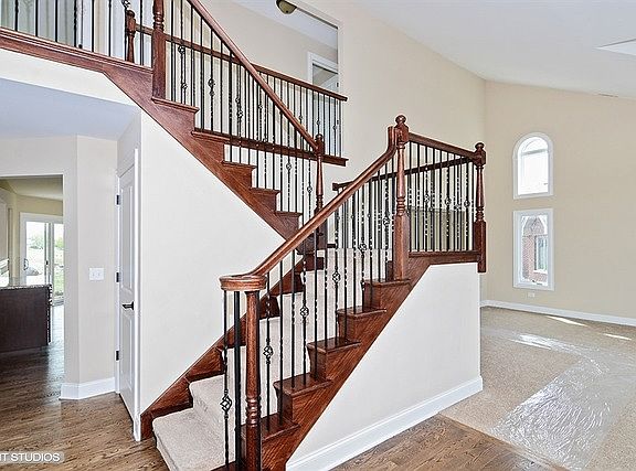 3rd image of 19727 Longmeadow Dr