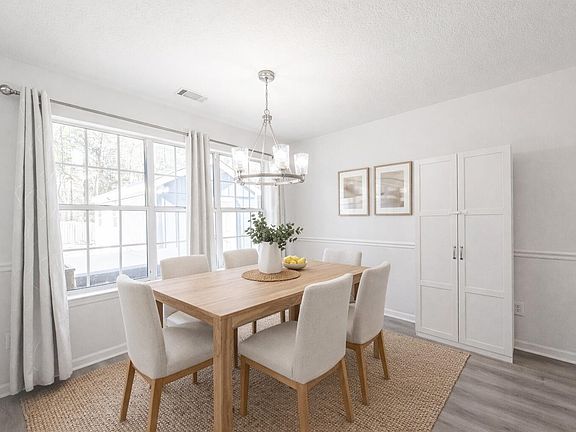 5th image of 328 Saint Julian Pl