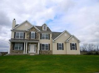 2000 Lantern Dr, Green Lane, PA 18054