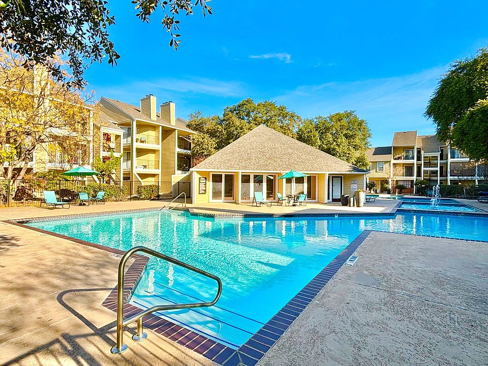 Doral Club Apartments Pool