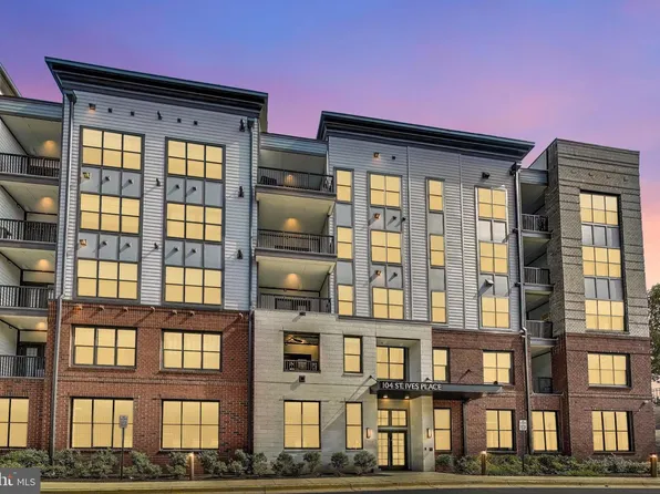 104 Saint Ives Pl Unit 202, Oxon Hill, MD 20745