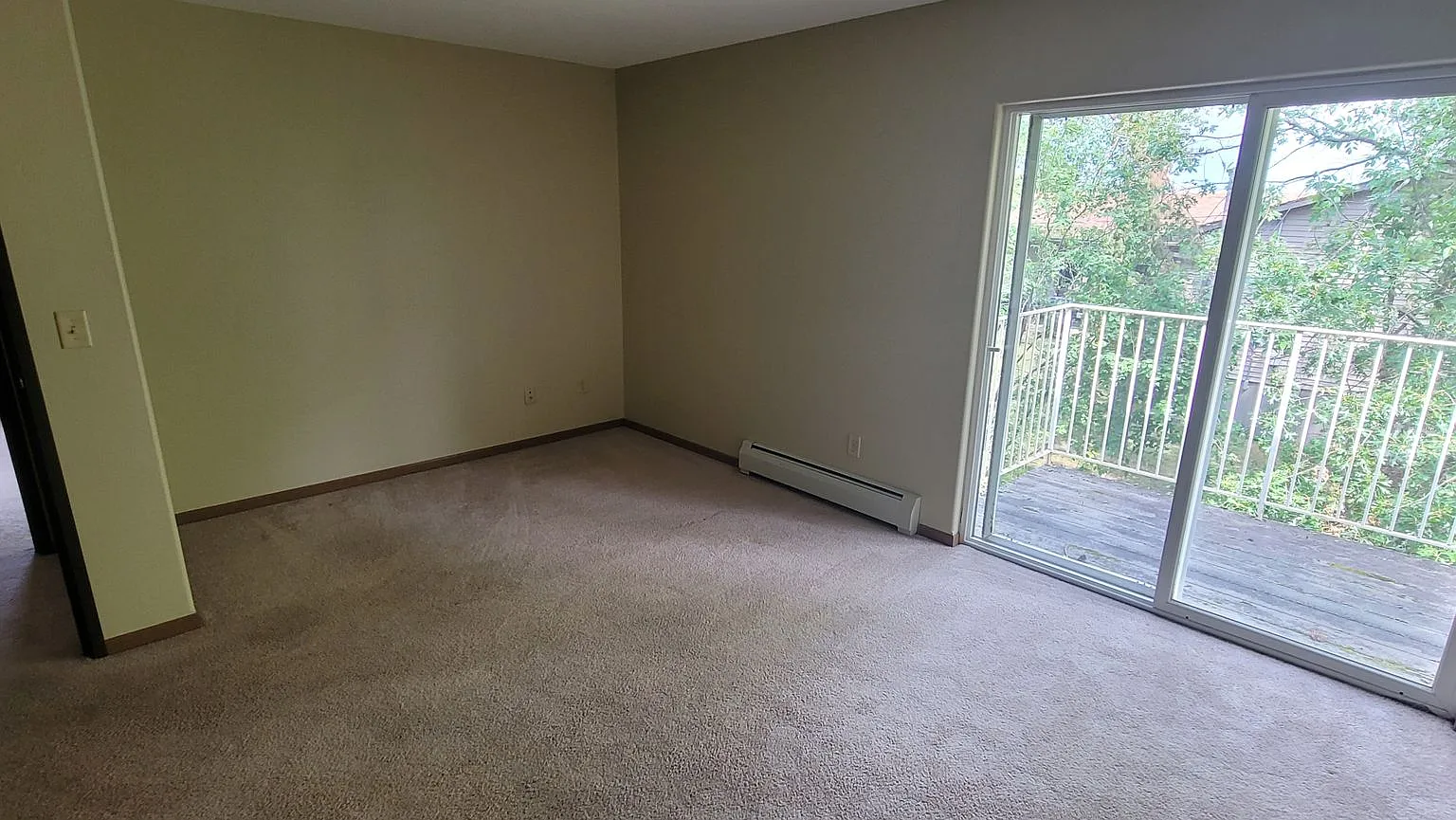 Roen Estates (2306 Ash Ave) — Photo 3