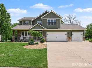 156 Hightower Dr NE, Rockford, MI 49341