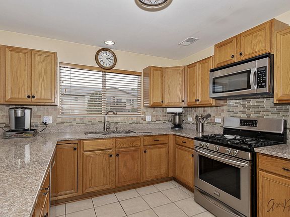 2nd image of 675 Fountainview Dr
