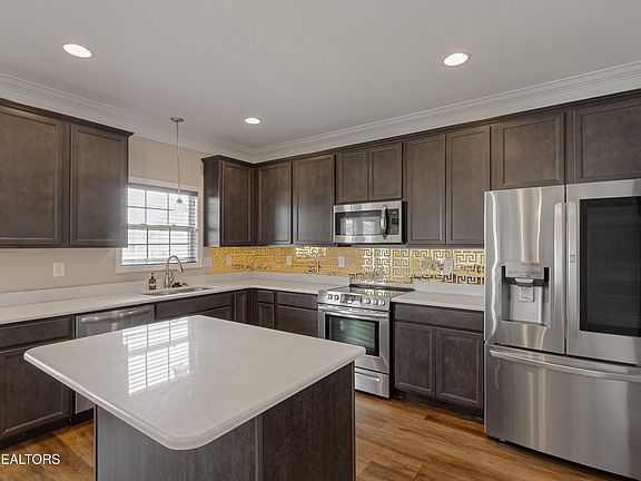 2nd image of 3013 Dominion Dr