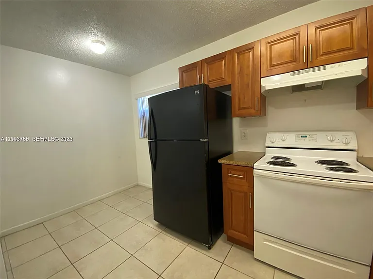 4033 Lakeside Dr #4033 — Photo 4