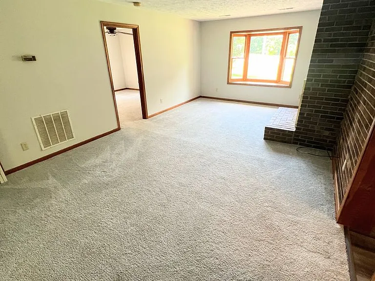 1512 Greenview Dr — Photo 15