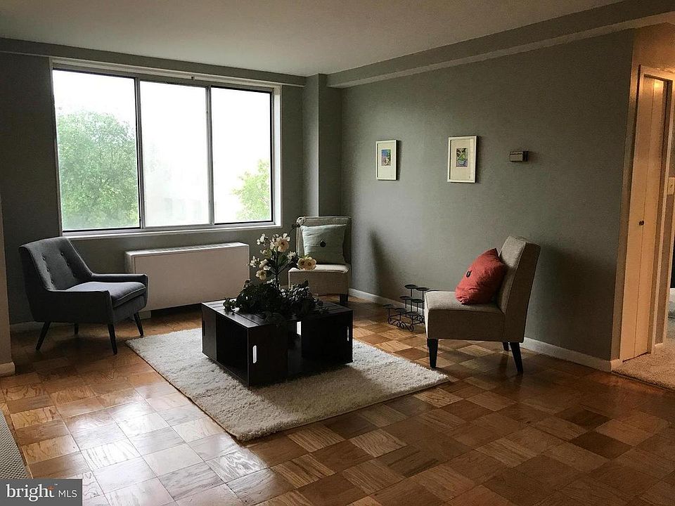 Spacious light filled living room!