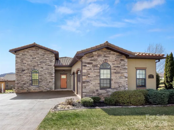 3 Ocaso Dr, Asheville, NC 28806