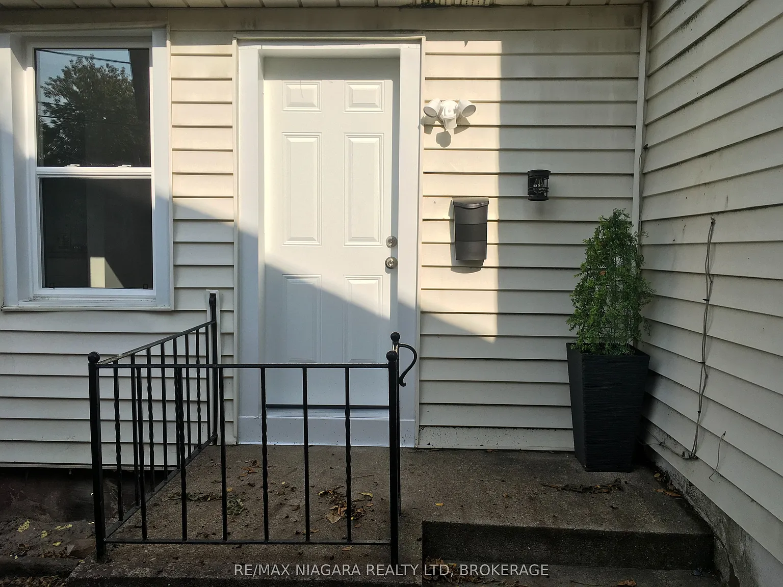 1 bed, $1,333 — Photo 1