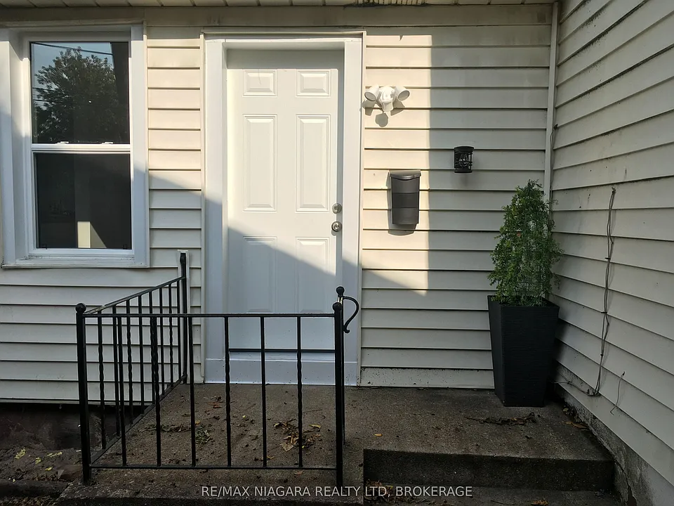 163 Welland Ave #REAR