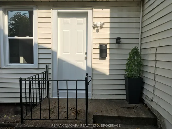 163 Welland Ave, Saint Catharines, ON L2R 2N9