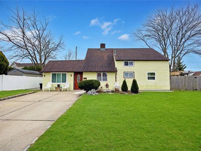 7 Hidden Lane, Westbury, NY, 11590