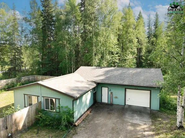 1261 Arctic Fox Dr, North Pole, AK 99705