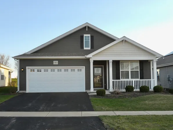 979 Crestview Ln, Hampshire, IL 60140