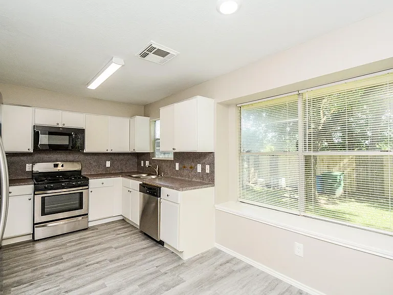 8826 Pecan Place Dr — Photo 6